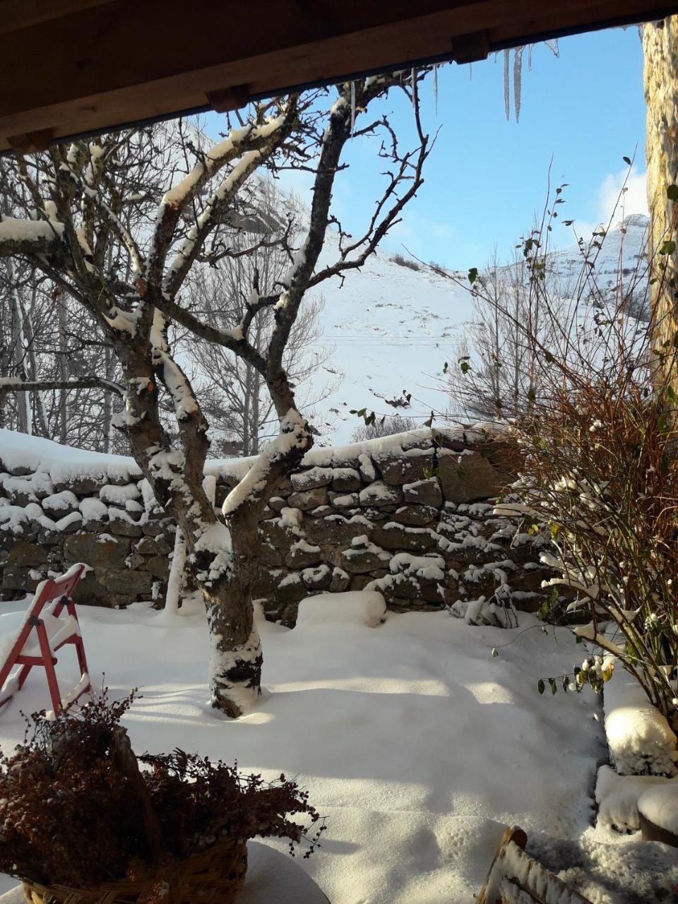 Posada El Rincon De Babia La Cueta Exterior foto